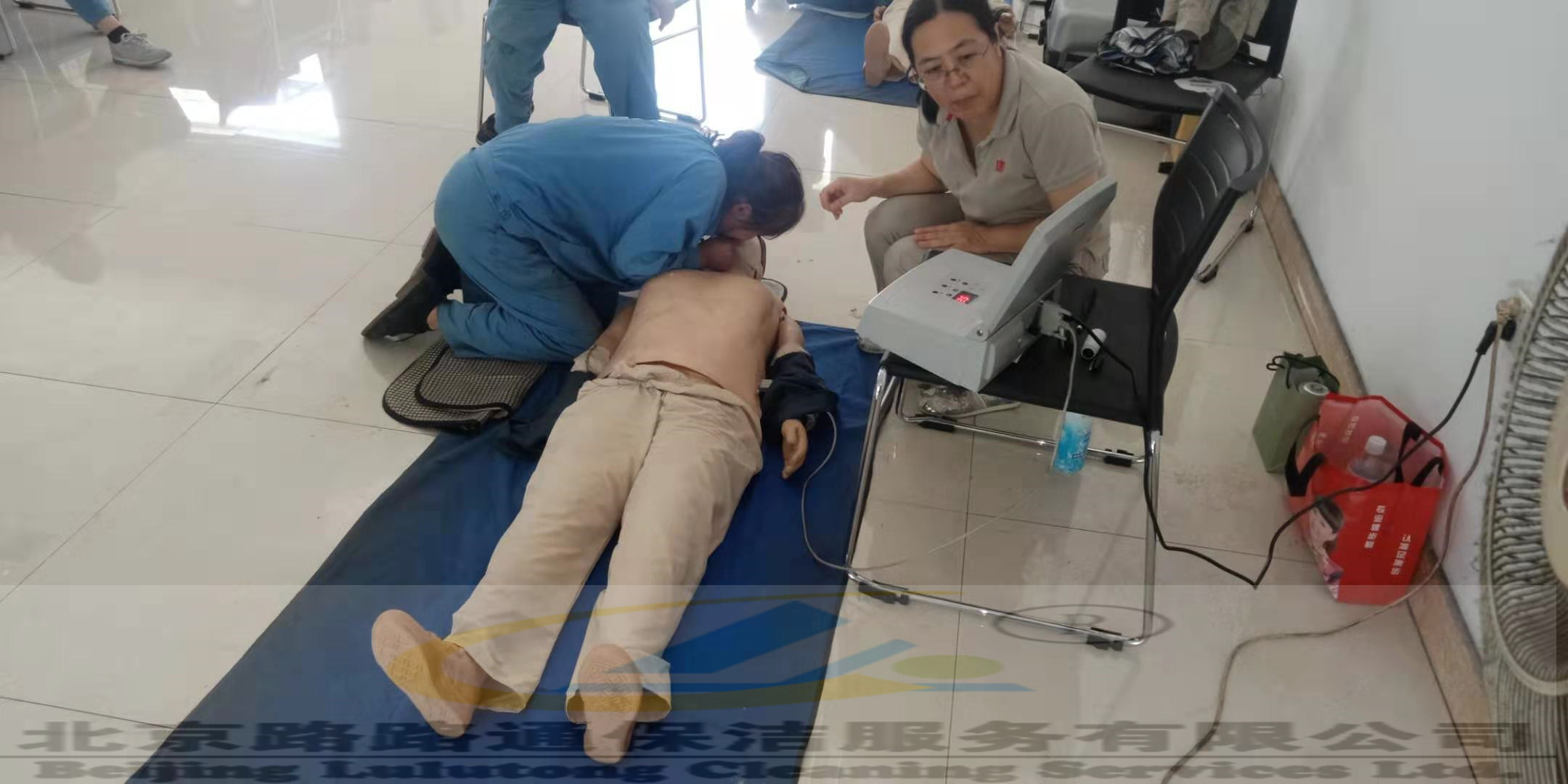 員工參加急救實操學習(圖1)