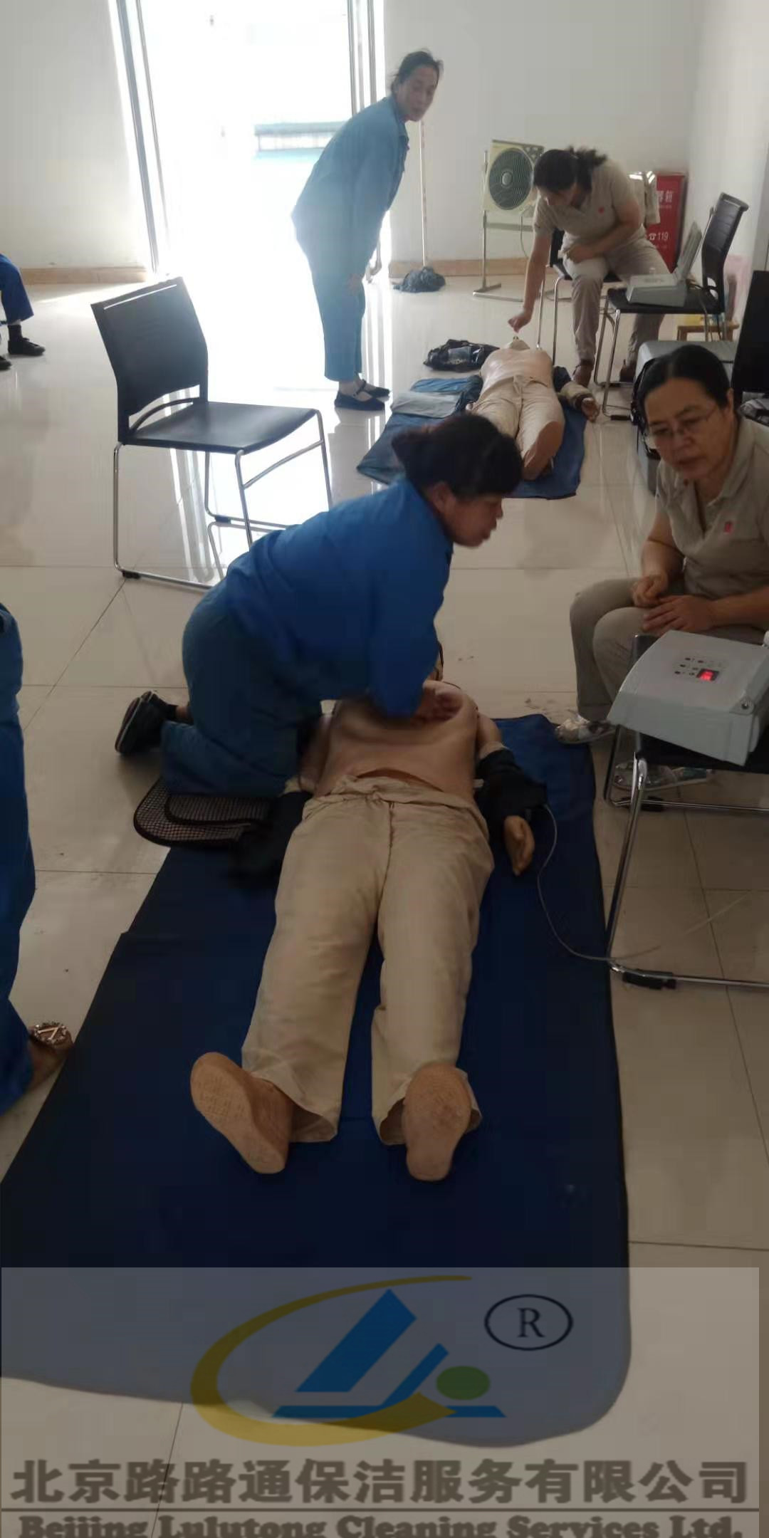 員工參加急救實操學習(圖4)