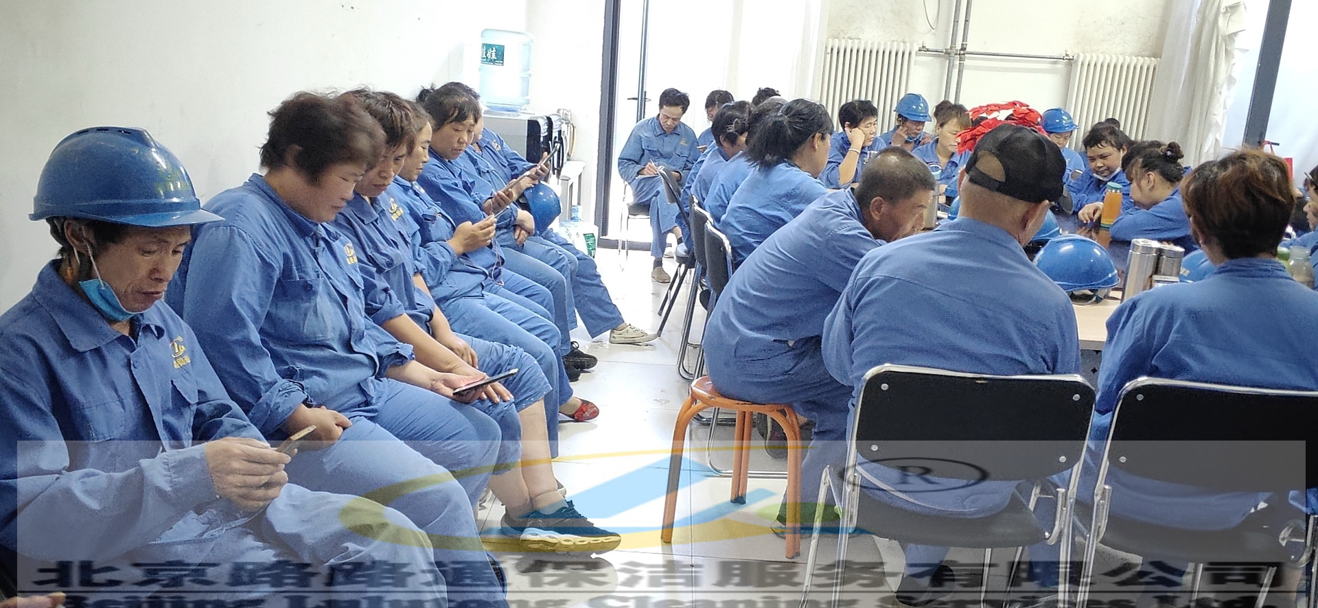 項目組織員工觀看消防視頻(圖1)